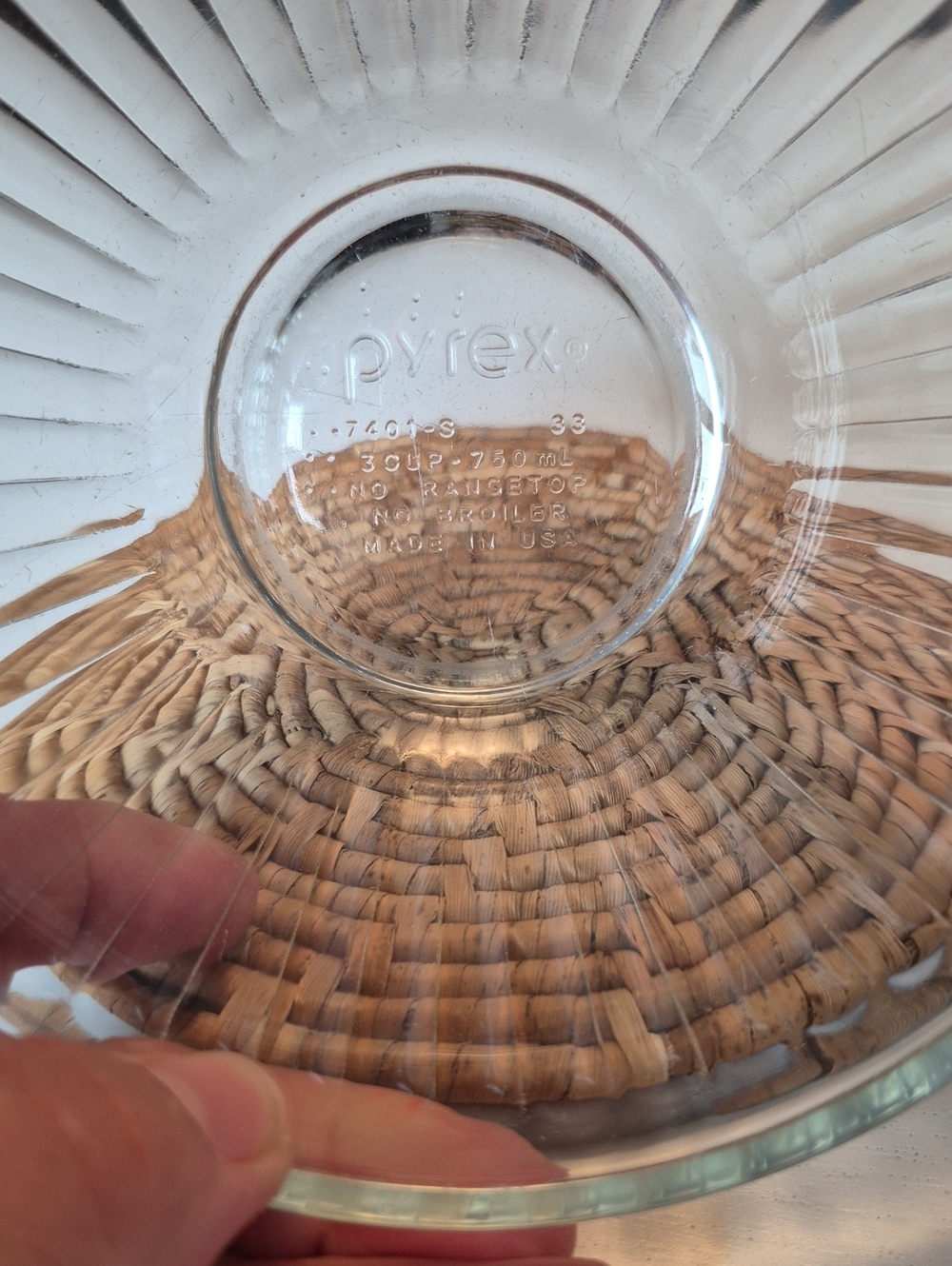 Pyrex Ribbed Glass Mixing Bowl  Clear - Picture 4 of 4